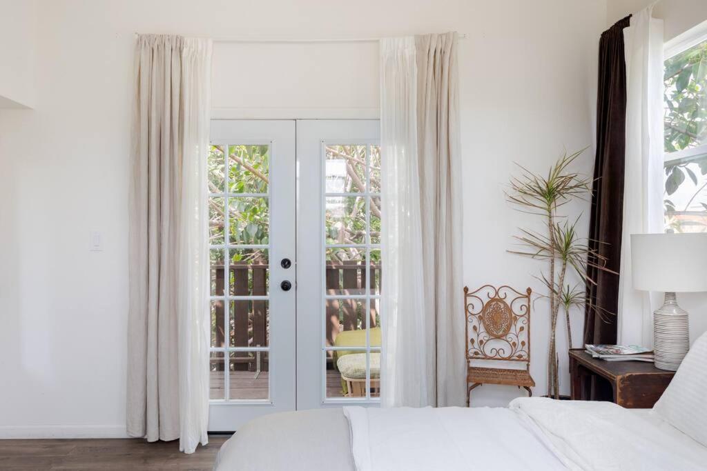 Take It Easy On The Porch In A Hollywood Hideaway Villa Los Angeles Exterior photo