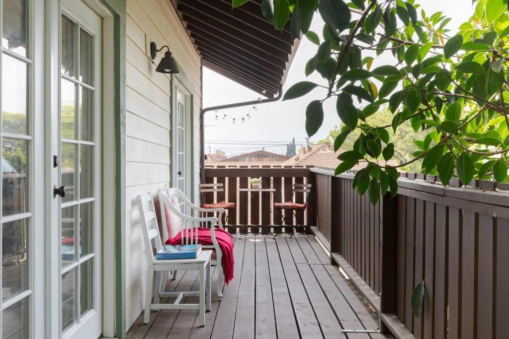 Take It Easy On The Porch In A Hollywood Hideaway Villa Los Angeles Exterior photo